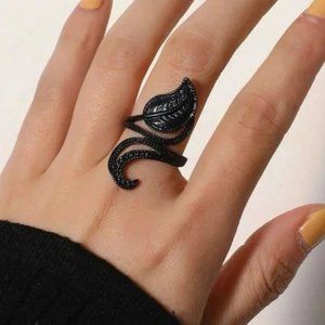Elegant Black Leaf Ring